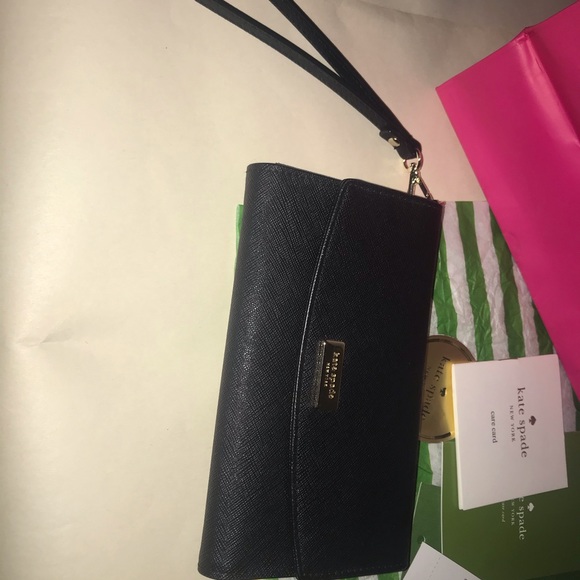 💯% Authentic Kate Spade Laurel Way Phone Wristlet - Picture 2 of 8
